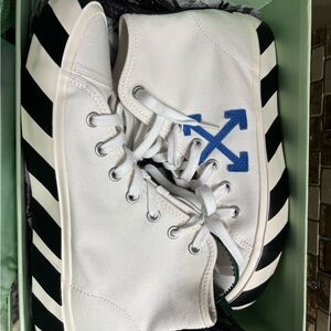 Off-White White Volcanized mid top sneaker